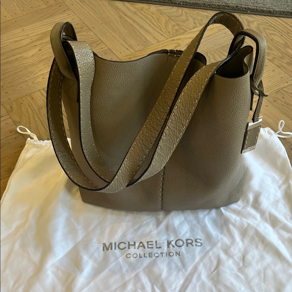 Michael Kors Beige Leather Shoulder Bag